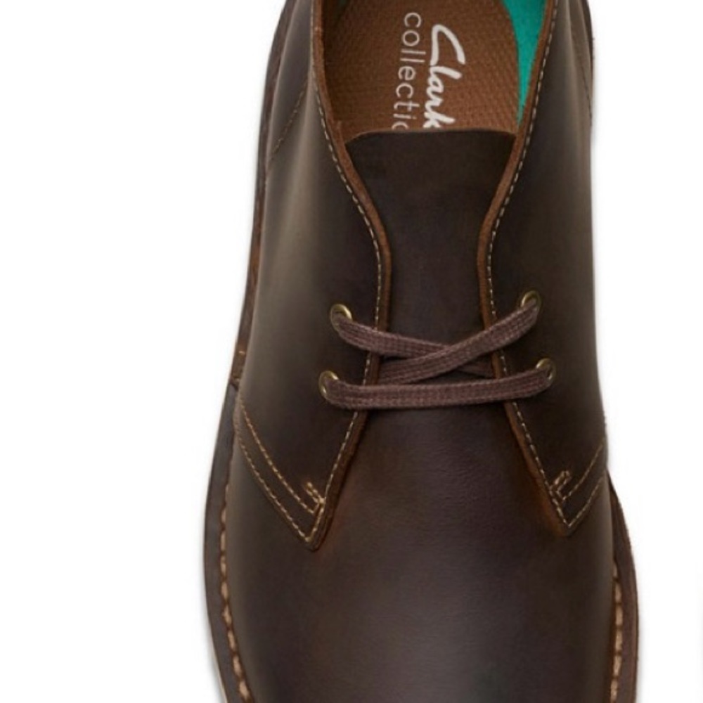 Clarks Brown Leather Chukka Boots with Minimalist Design new without tags no box